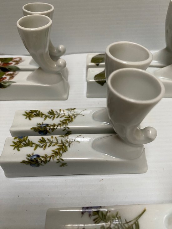 PORTES COUTEAUX EN PORCELAINE 