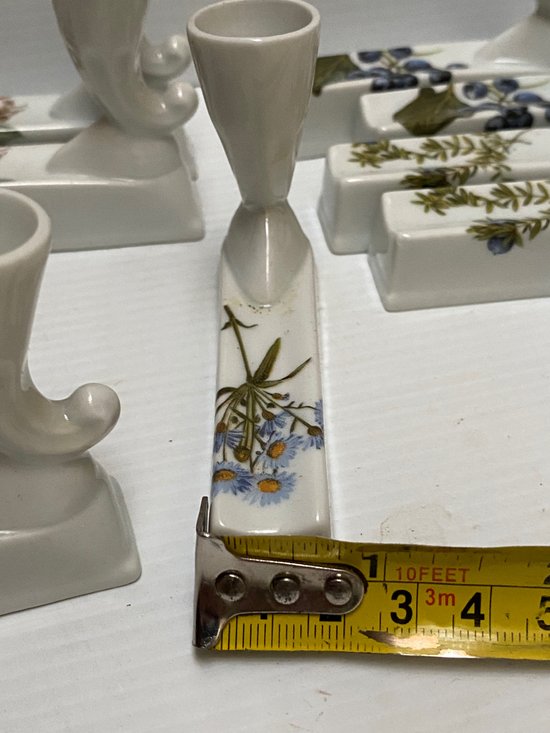 PORTES COUTEAUX EN PORCELAINE 