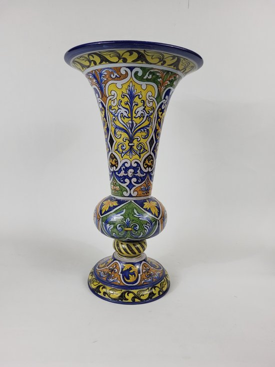 Important vase cornet en faïence de Nevers Antoine Montagnon
