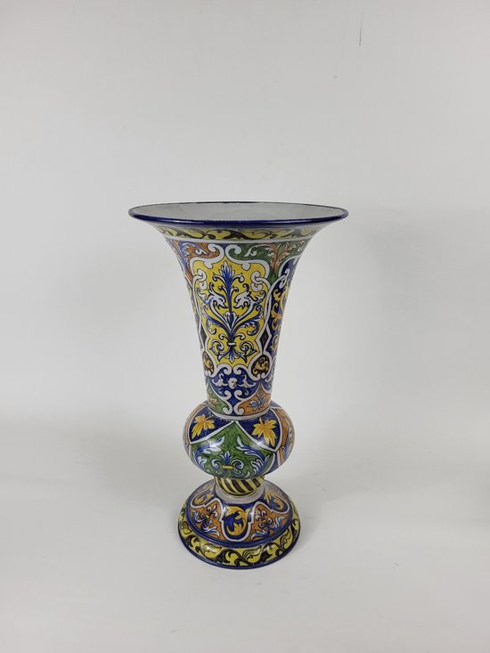 Important vase cornet en faïence de Nevers Antoine Montagnon