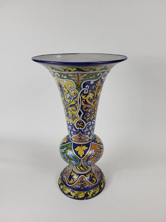 Important vase cornet en faïence de Nevers Antoine Montagnon