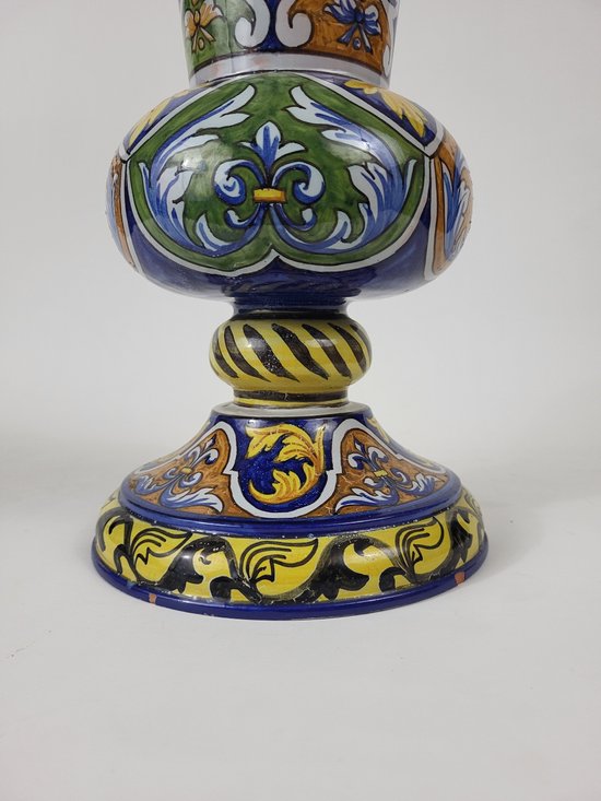 Important vase cornet en faïence de Nevers Antoine Montagnon