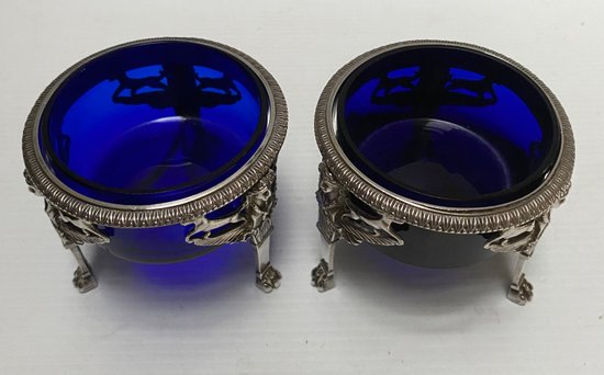 SALT AND PEPPER SHAKER IN SOLID SILVER