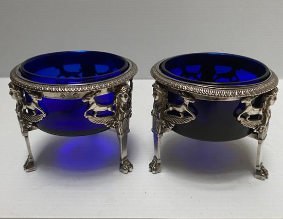 SALT AND PEPPER SHAKER IN SOLID SILVER