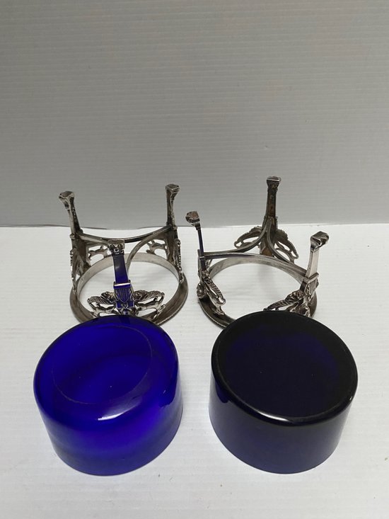 SALT AND PEPPER SHAKER IN SOLID SILVER