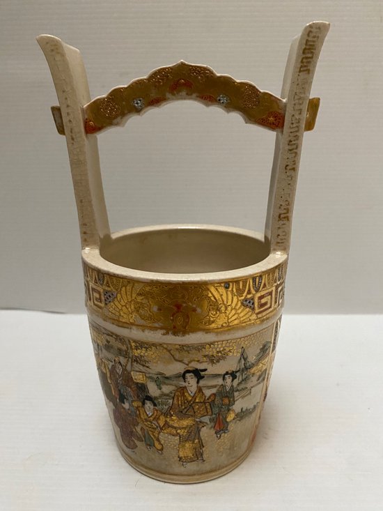 EARTHENWARE VASE OF SATZUMA