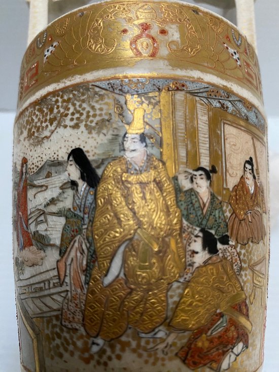 EARTHENWARE VASE OF SATZUMA