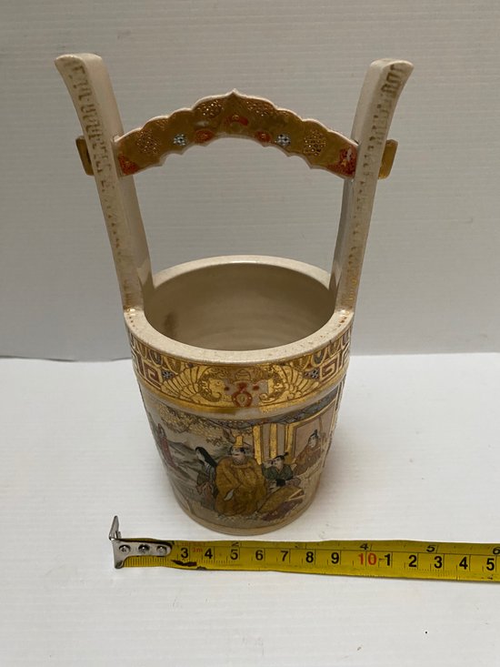 EARTHENWARE VASE OF SATZUMA