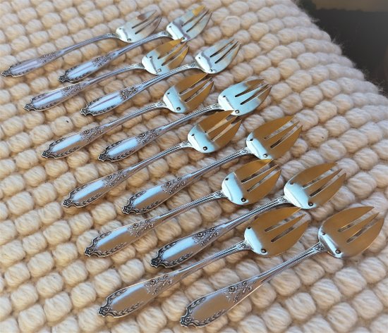 12 oyster / cake forks in silver neck brace goldsmith Joseph Crossard early twentieth (D 0144)