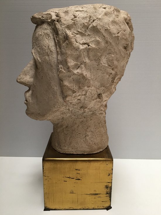 Busto di giovane 1960/70