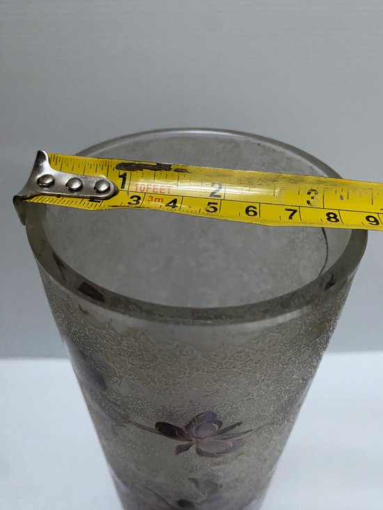 VASE AUS EMAILLIERTEM HALBKRISTALL