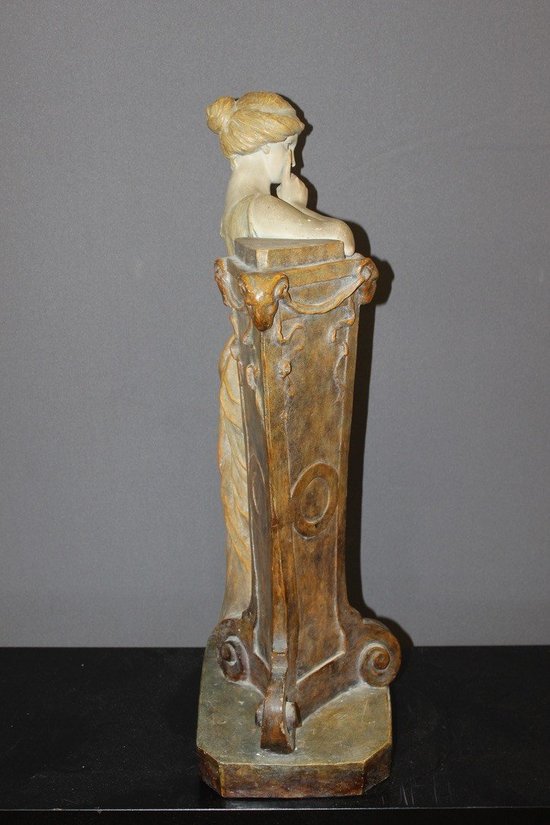Terracotta policroma raffigurante una donna 1900 ca.