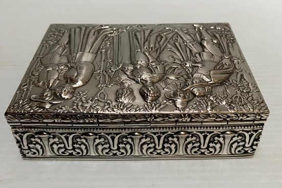 SOLID SILVER BOX XIXTH CENTURY