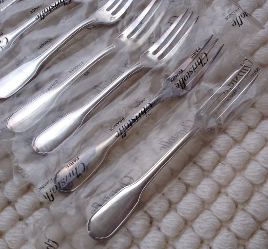 12 Christofle "Versailles" silver cake forks in blister pack (ref MA 0527)
