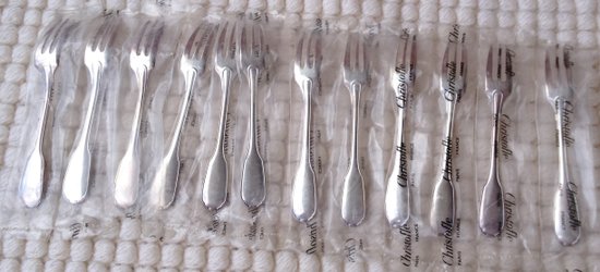 12 Christofle "Versailles" silver cake forks in blister pack (ref MA 0527)