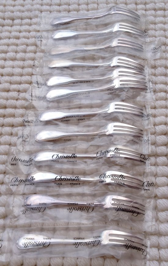 12 Christofle "Versailles" silver cake forks in blister pack (ref MA 0527)