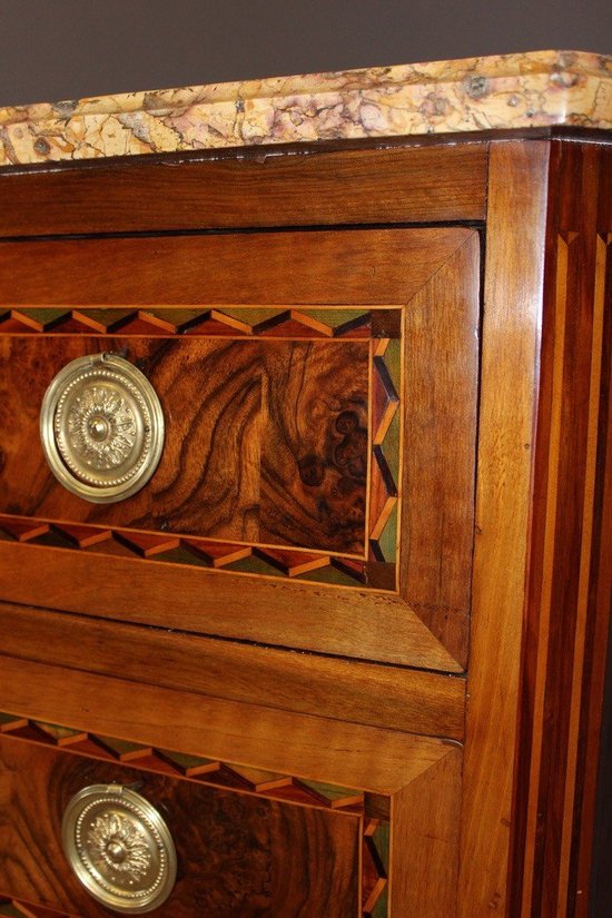 Louis XVI period chest of drawers in walnut and marquetry About 1780