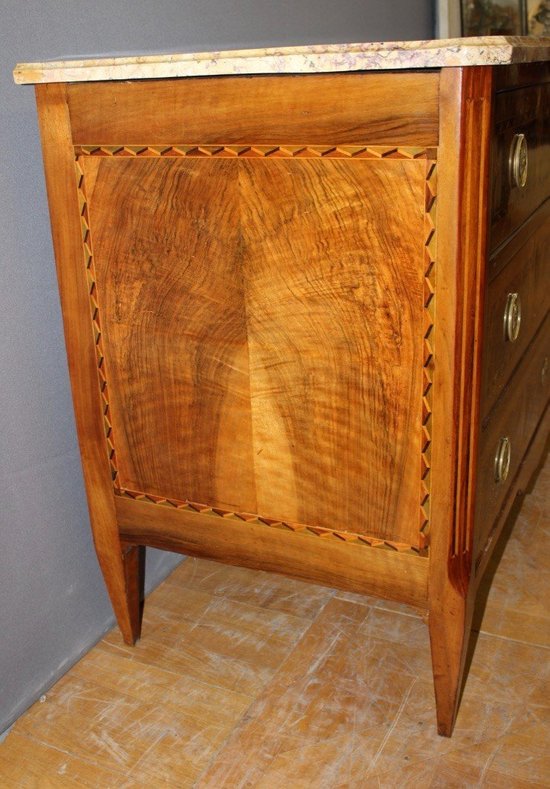 Louis XVI period chest of drawers in walnut and marquetry About 1780