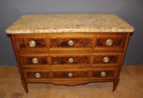 Louis XVI period chest of drawers in walnut and marquetry About 1780