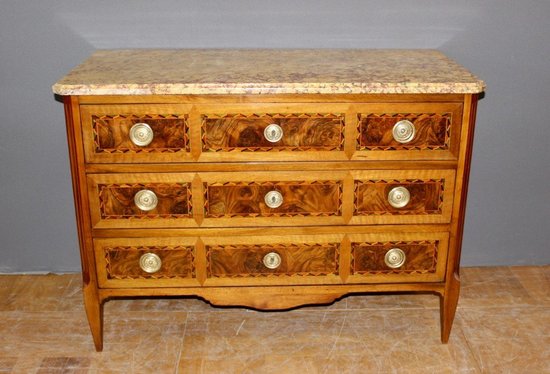 Louis XVI period chest of drawers in walnut and marquetry About 1780