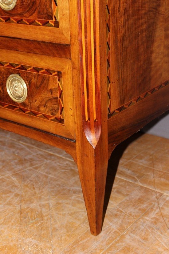 Louis XVI period chest of drawers in walnut and marquetry About 1780