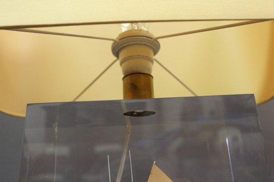 Lampe En Plexiglas Inclusion De Bateau Vers 1980