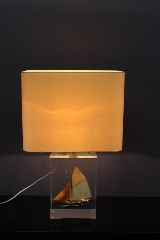 Lampe En Plexiglas Inclusion De Bateau Vers 1980