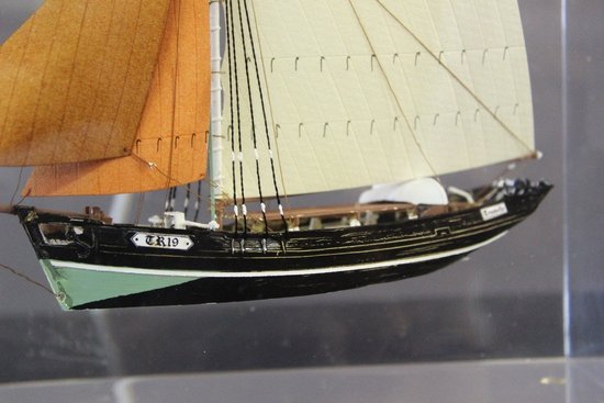 Lampe En Plexiglas Inclusion De Bateau Vers 1980