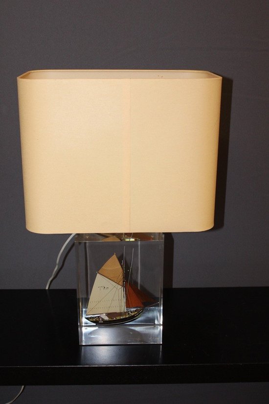 Lampe En Plexiglas Inclusion De Bateau Vers 1980