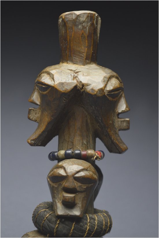 Repubblica Democratica del Congo (ex Zaire), popolo Songye, metà del XX secolo, feticcio Janiform Nkisi con patina lucida