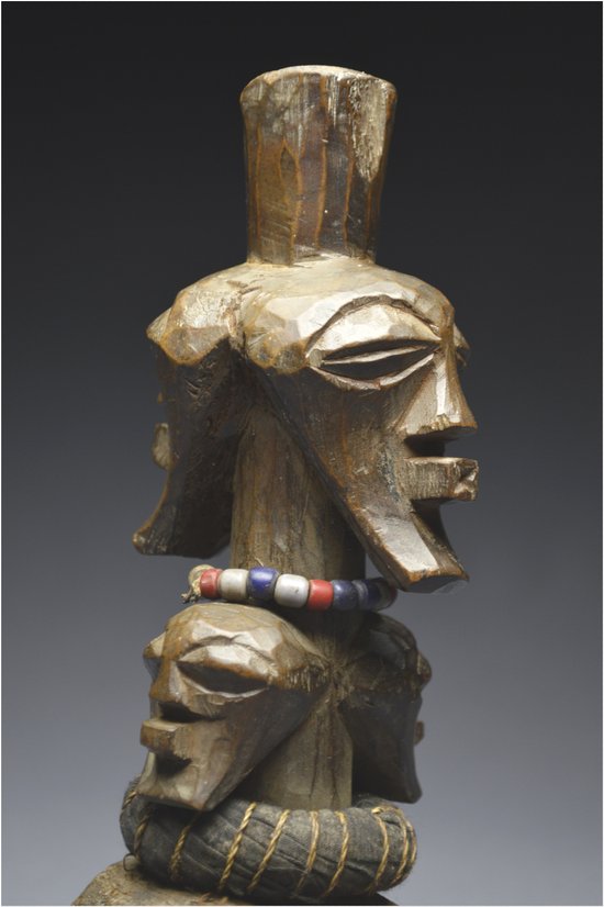 Repubblica Democratica del Congo (ex Zaire), popolo Songye, metà del XX secolo, feticcio Janiform Nkisi con patina lucida