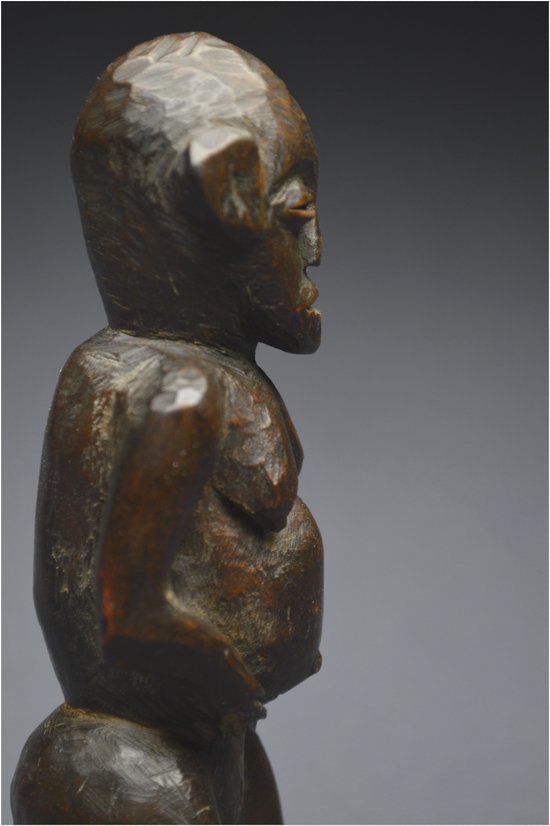 Tanzanie, Peuple Zigwa, Milieu du XXème siècle, Ancienne statuette anthropomorphe à patine brillante