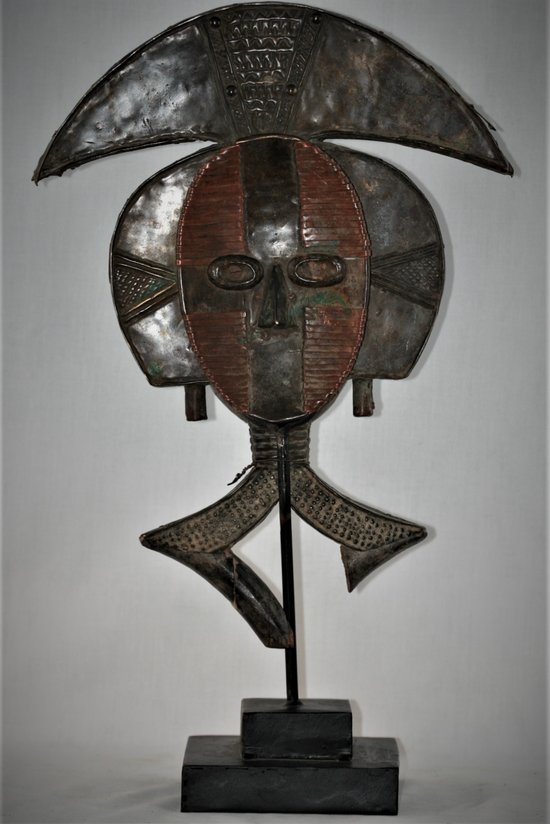 Important Janus kota reliquary figure, Gabon.