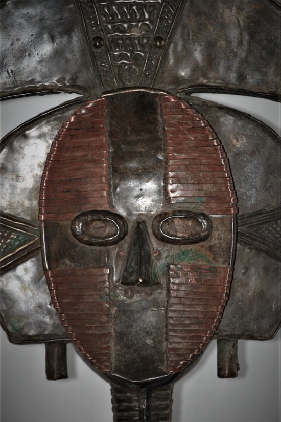 Important Janus kota reliquary figure, Gabon.