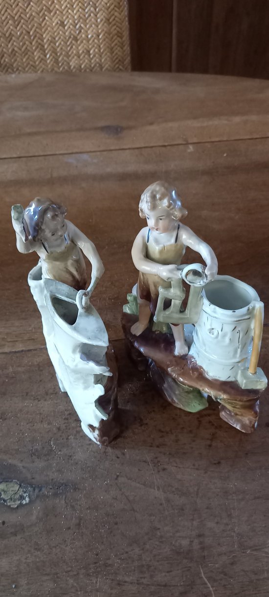 Figurines en porcelaine vernissées/ sujets métiers XXème