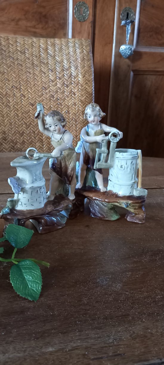 Figurines en porcelaine vernissées/ sujets métiers XXème