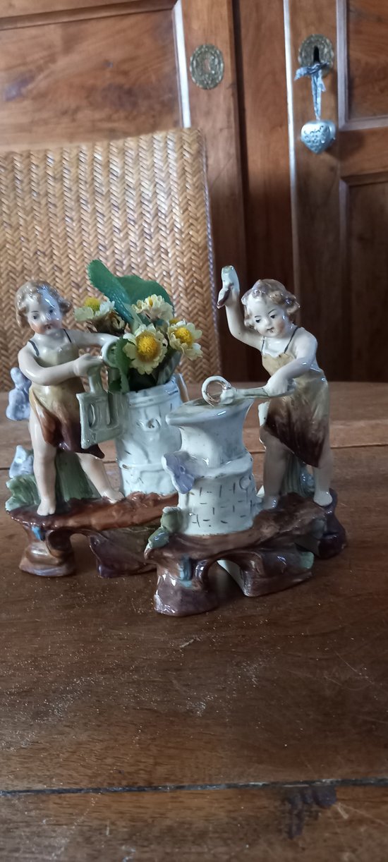 Figurines en porcelaine vernissées/ sujets métiers XXème