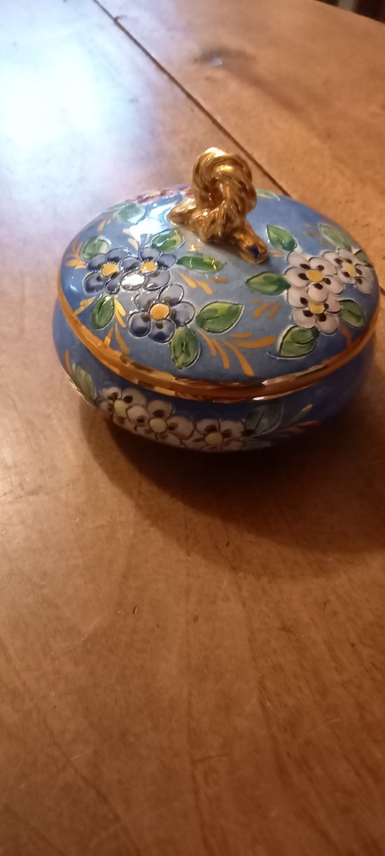 Boite en faïence émaillée décorée XXème