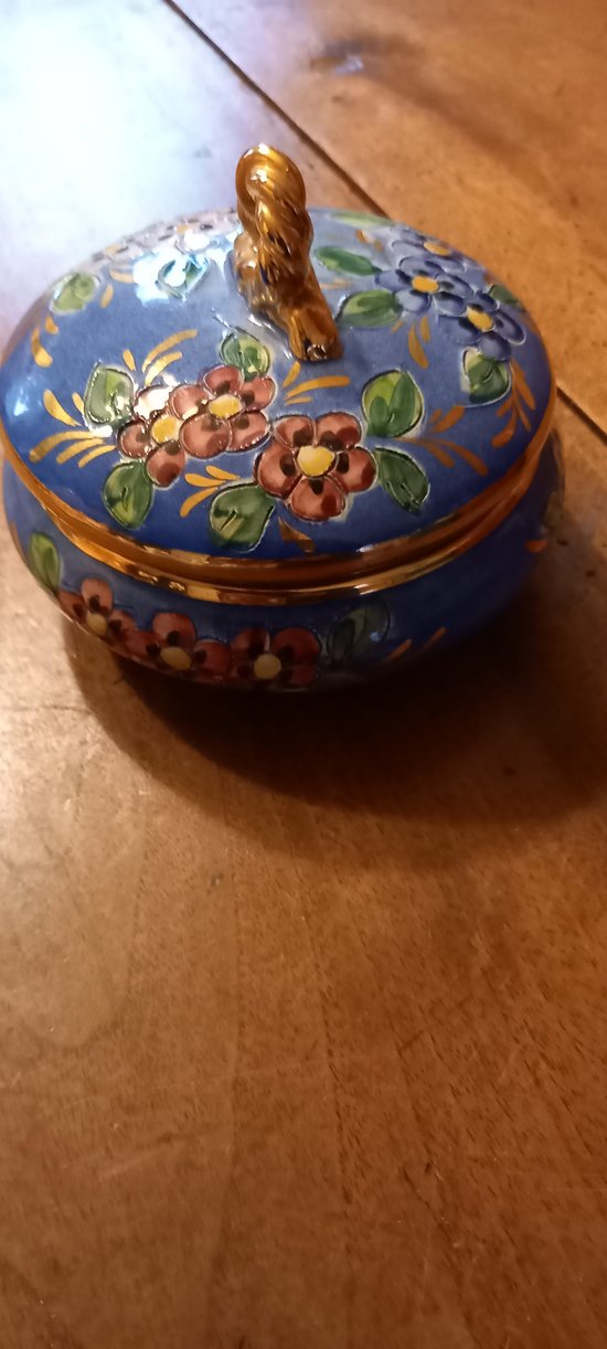 Boite en faïence émaillée décorée XXème