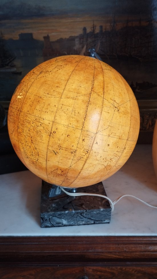 Glasglobus mit Licht circa 1950