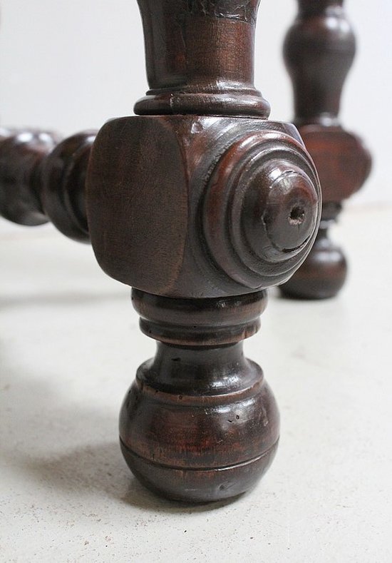 Small table in solid Walnut, Louis XIV style - 1st part of the XIXth century
