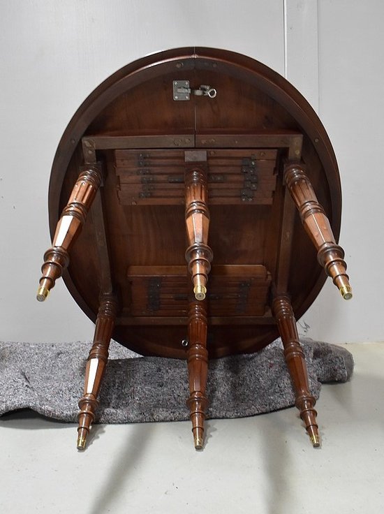 Table Ovale en Acajou massif, époque Louis-Philippe - Milieu XIXe