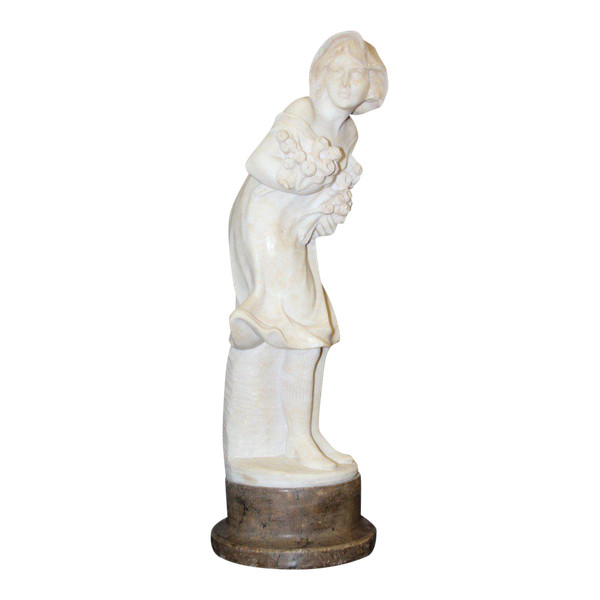 Scultura in alabastro di giovane donna con rose 1900 ca.