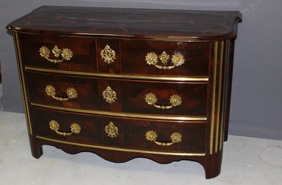 Commode d'époque Régence En Palissandre