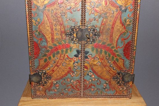 Art-Deco-Schrank Aus Geprägtem Leder Und Gekälkter Eiche Im Neoklassizistischen Stil 1940