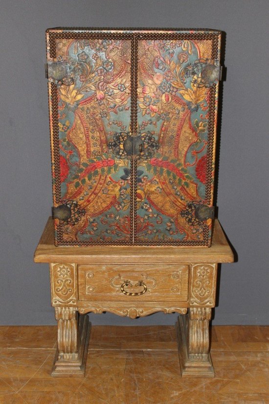 Art-Deco-Schrank Aus Geprägtem Leder Und Gekälkter Eiche Im Neoklassizistischen Stil 1940
