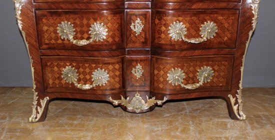 Cassettiera a balestra Luigi XIV con intarsio a cubetti
