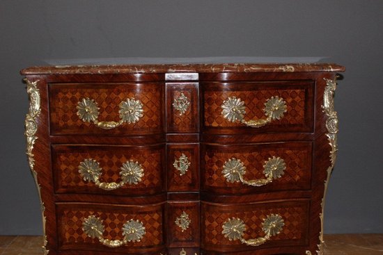 Cassettiera a balestra Luigi XIV con intarsio a cubetti