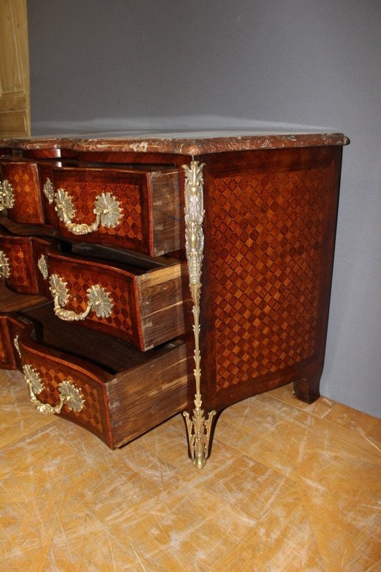 Cassettiera a balestra Luigi XIV con intarsio a cubetti