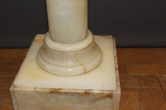 Colonne De Présentation En Onyx à Plateau Pivotant